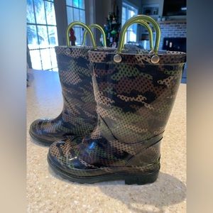 Little boys size 11/12 Western Chief Camouflage light up rain boots